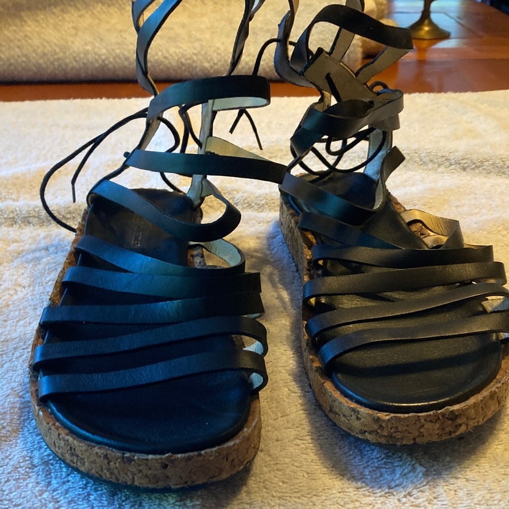 Chic Black Strappy Sandals